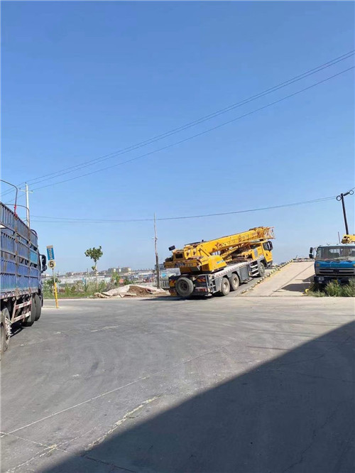 临夏25吨吊车的租赁价格大概是多少？