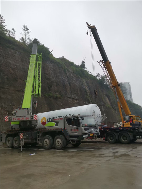 临夏“不怕风雨冻”—— 吊车的 “恶劣环境适应” 技术